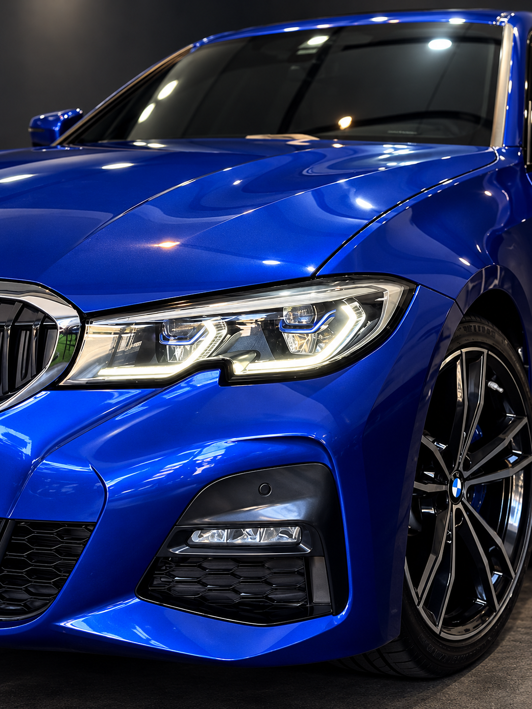 Detalhe de BMW azul