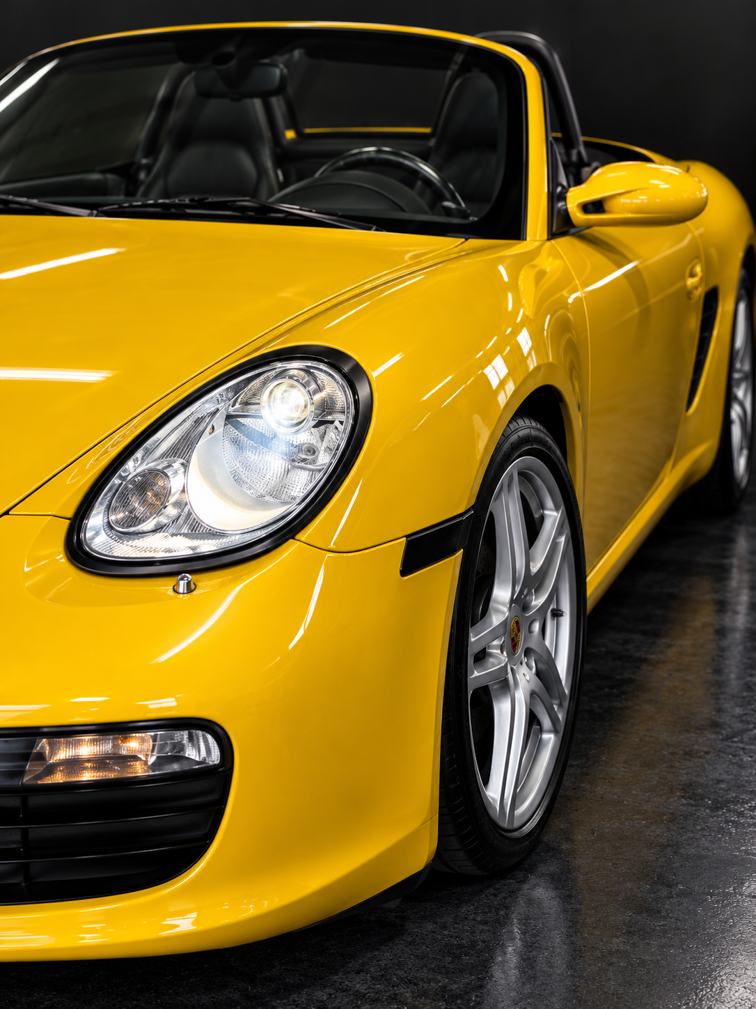 Detalhe de Porsche amarelo